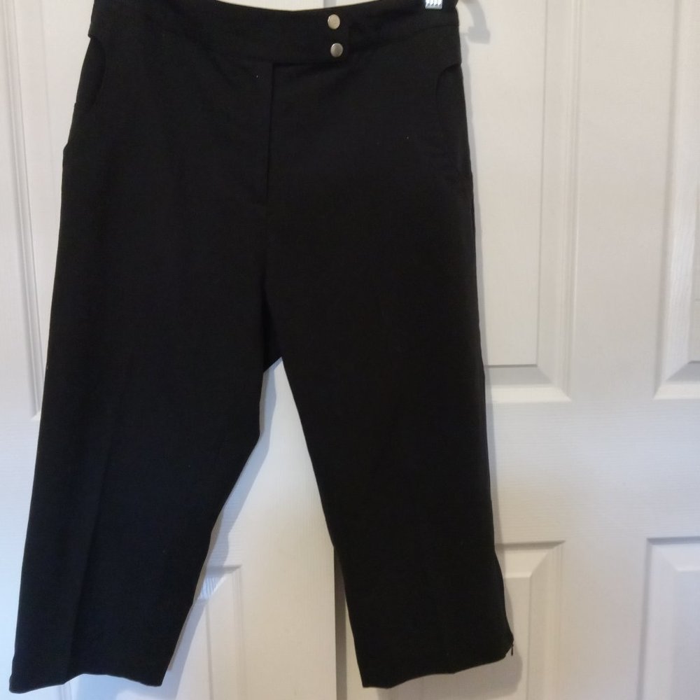 Women Monterey Club Black Capri Pant With Side Zipper
